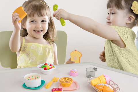 •既是丰富的下午茶玩具，又是锻炼手部动作的切切乐；一举两得。<br>3D逼真造型，结合关键期主题“社交”，帮助宝宝在过家家游戏中锻炼交往能力，懂得社交礼仪。